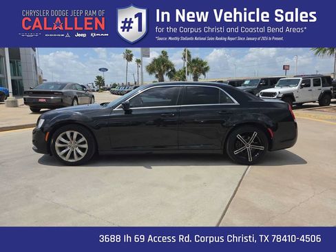 Used 2019 Chrysler 300 Touring L w/ Quick Order Package 22F RWD image 11