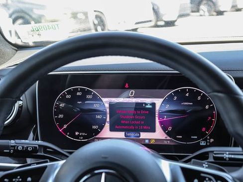 Used 2025 Mercedes-Benz GLC 300 image 27
