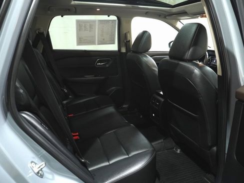 Used 2021 Nissan Rogue SL w/ Premium Package image 16