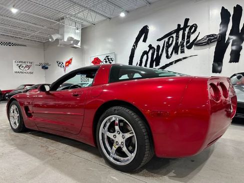 Used 2002 Chevrolet Corvette Coupe w/ Preferred Equipment Group2 RWD image 3