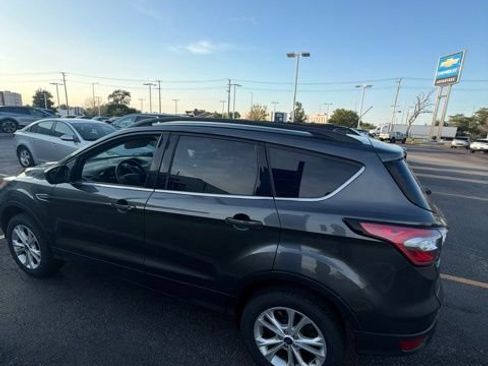Used 2018 Ford Escape SE FWD image 5