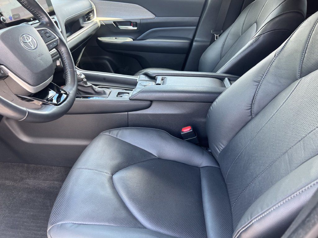 Used 2024 Toyota Grand Highlander AWD image 10