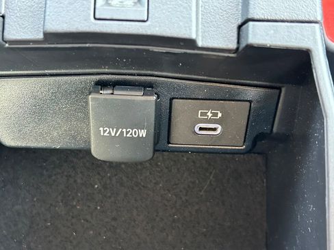 Used 2025 Toyota Corolla LE image 28