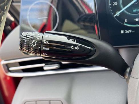 Certified 2025 Hyundai Elantra SEL image 23