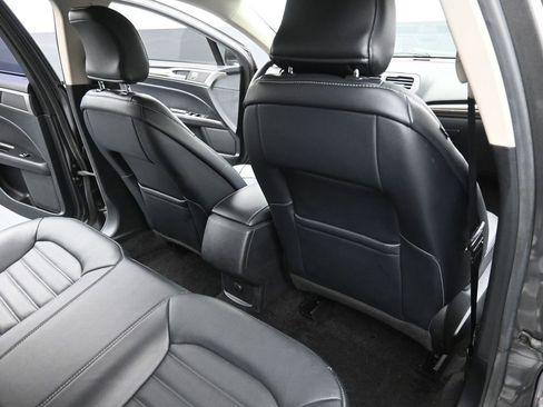 Used 2018 Ford Fusion SE image 8