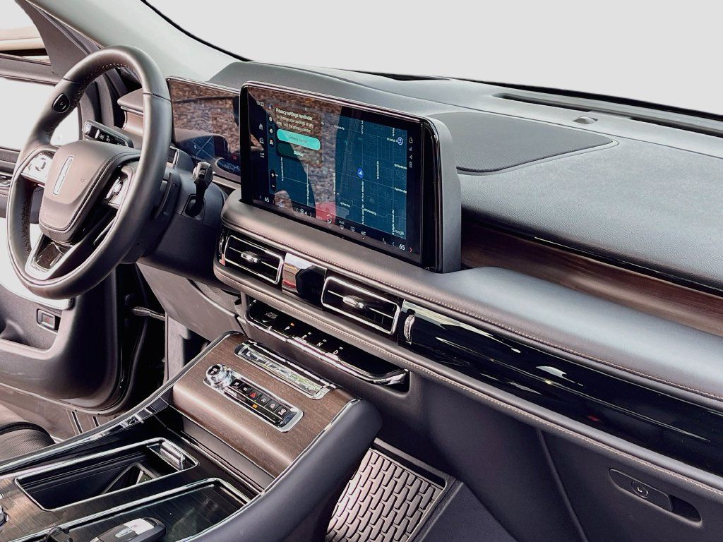 Used 2026 Lincoln Aviator Reserve AWD/4WD image 32