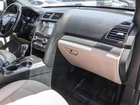 Used 2018 Ford Explorer XLT w/ Equipment Group 202A AWD/4WD image 40