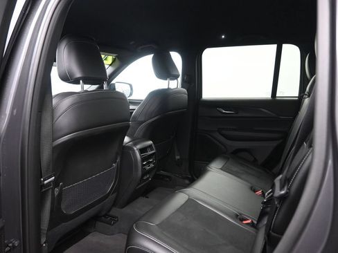 Used 2025 Jeep Grand Cherokee Altitude AWD/4WD image 24