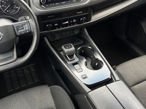 Used 2025 Nissan Rogue SV FWD image 38