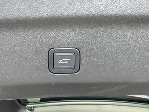 Certified 2024 GMC Yukon Denali Ultimate image 11