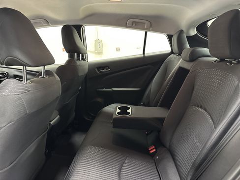 Used 2018 Toyota Prius Three image 31