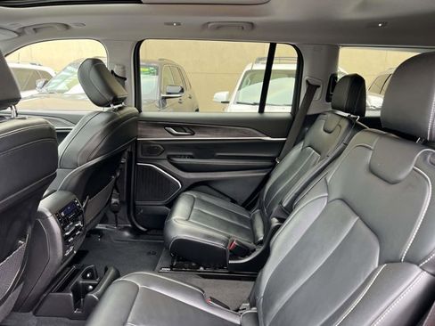 Used 2022 Jeep Grand Cherokee L Limited image 9