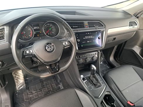 Used 2020 Volkswagen Tiguan SE image 17