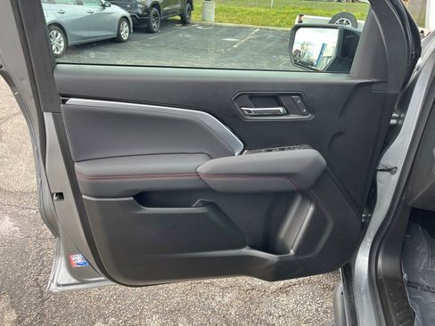 Certified 2024 Chevrolet Colorado Z71 w/ Z71 Convenience Package 2 image 8