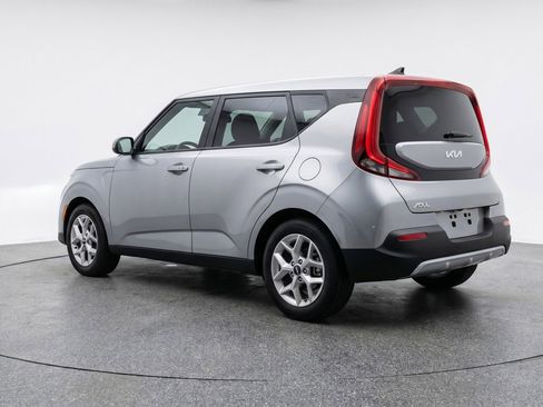 Used 2025 Kia Soul FWD image 6