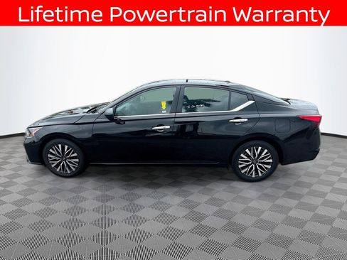 Used 2025 Nissan Altima 2.5 SV FWD image 8