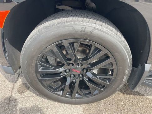 Used 2023 GMC Yukon XL SLT w/ SLT Luxury Package AWD/4WD image 34