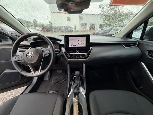 Used 2024 Toyota Corolla Cross LE w/ Moonroof Package FWD image 8