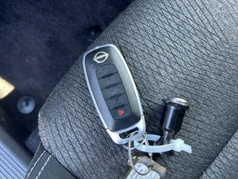 Used 2025 Nissan Rogue SV FWD image 21