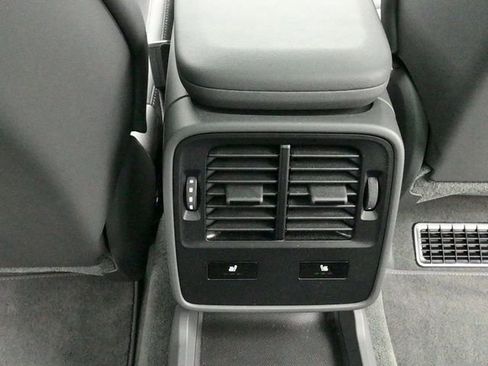 Used 2022 Porsche Taycan 4S image 15