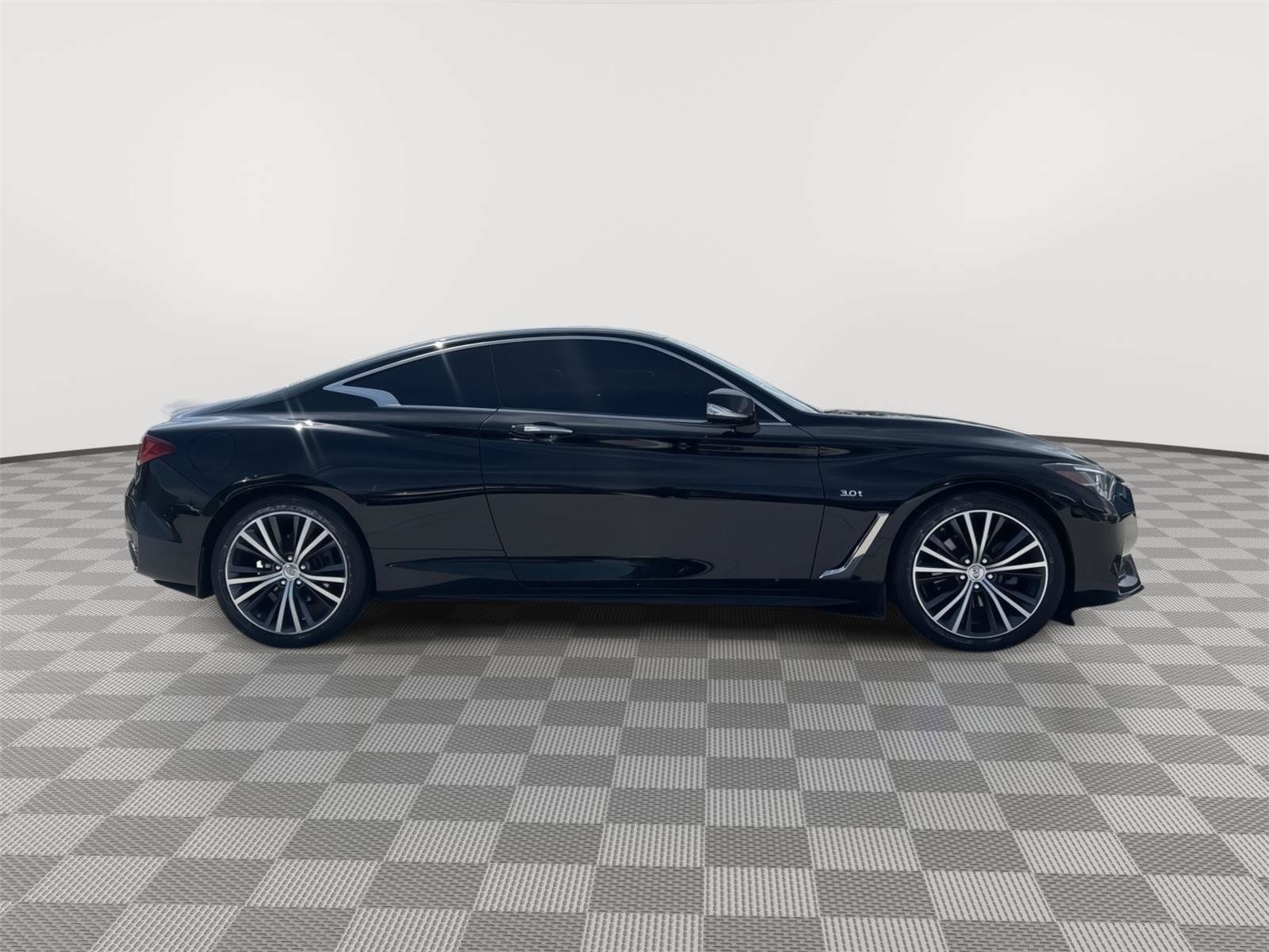 Used 2017 INFINITI Q60 3.0t w/ Premium Plus Package 3.0T AWD/4WD image 4