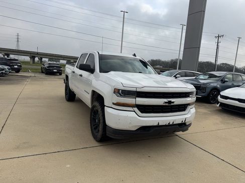 Used 2018 Chevrolet Silverado 1500 Custom w/ Custom Convenience Package image 8