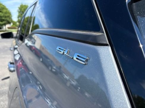 Used 2023 GMC Terrain SLE w/ Driver Convenience Package AWD/4WD image 4