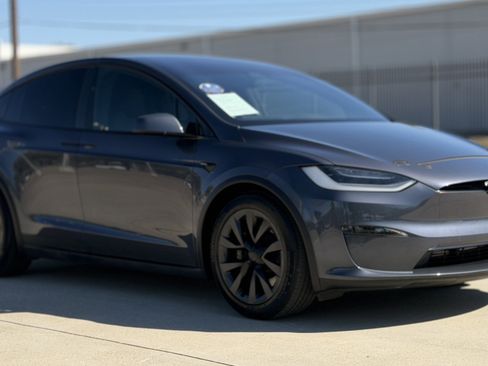 Used 2022 Tesla Model X Plaid image 1