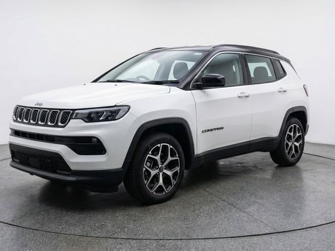 Used 2025 Jeep Compass Limited image 3