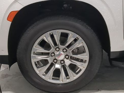 Used 2024 GMC Yukon XL Denali w/ Advanced Technology Package AWD/4WD image 17