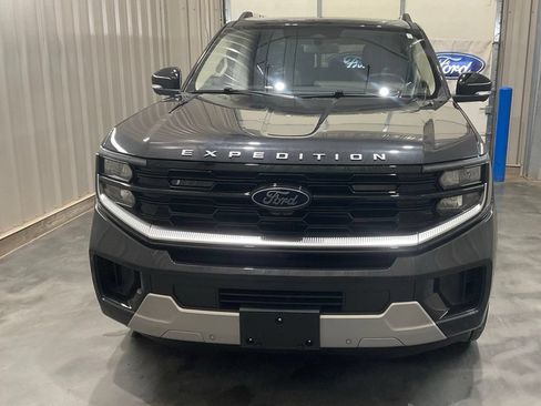Used 2025 Ford Expedition Max Platinum w/ Driver's Package AWD/4WD image 5