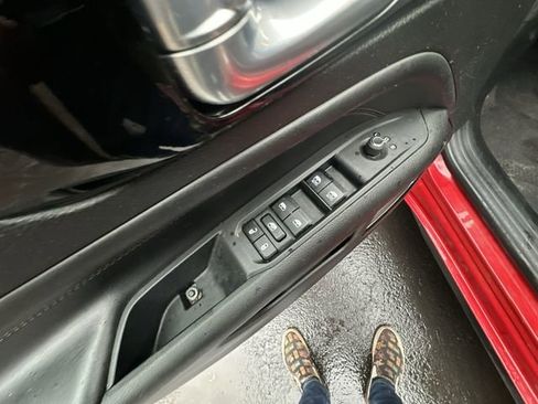 Used 2023 Jeep Compass Limited image 17