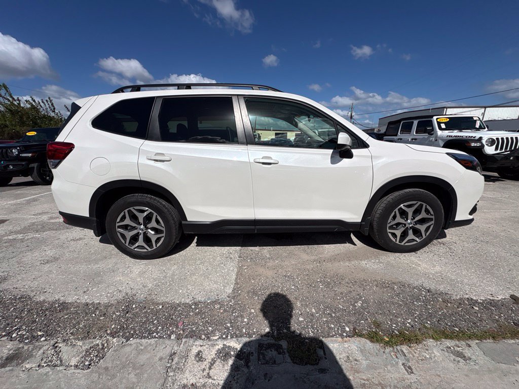 Used 2022 Subaru Forester Premium AWD/4WD image 2