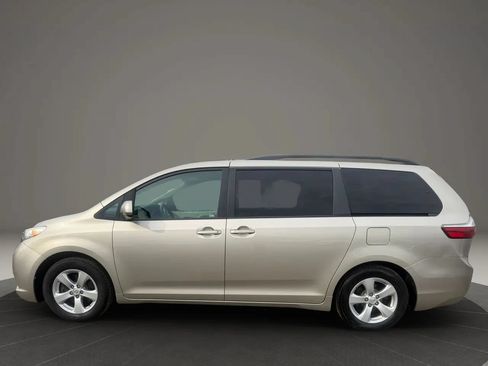 Used 2017 Toyota Sienna LE FWD image 8