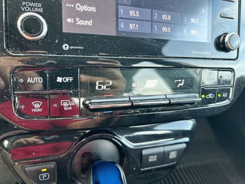 Used 2022 Toyota Prius L Eco FWD image 24