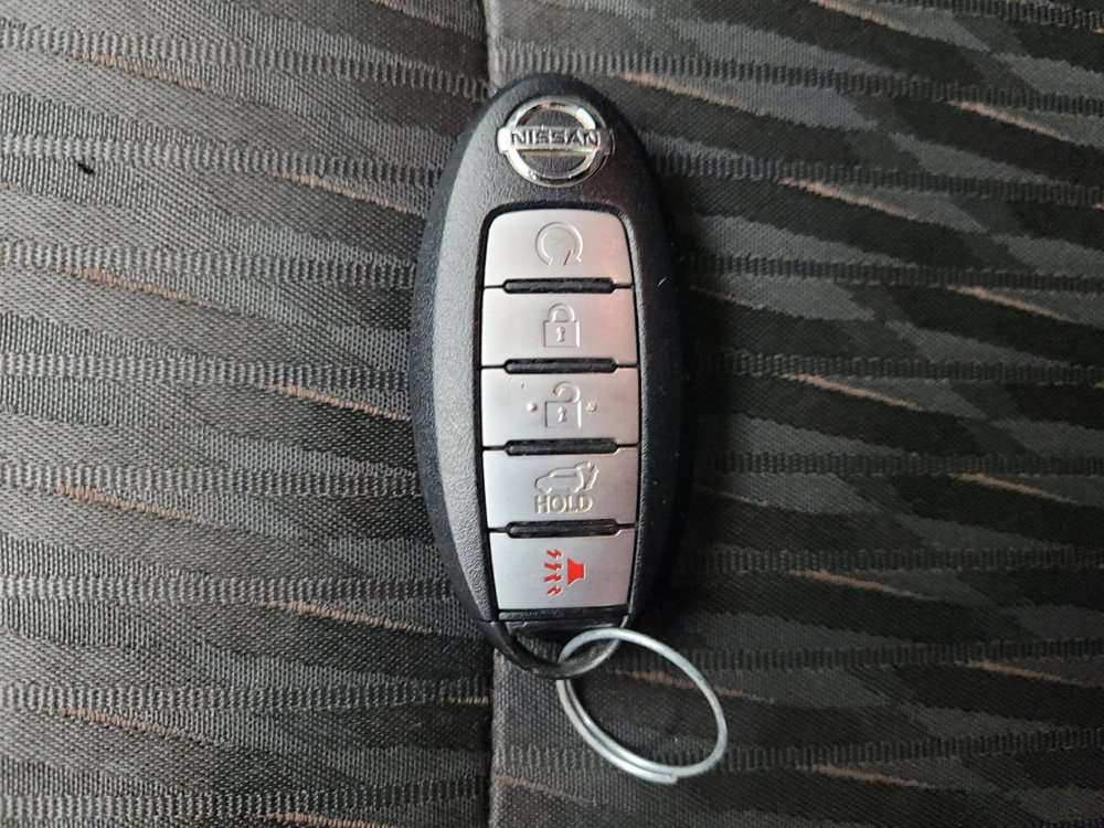 Used 2018 Nissan Rogue SV FWD image 32