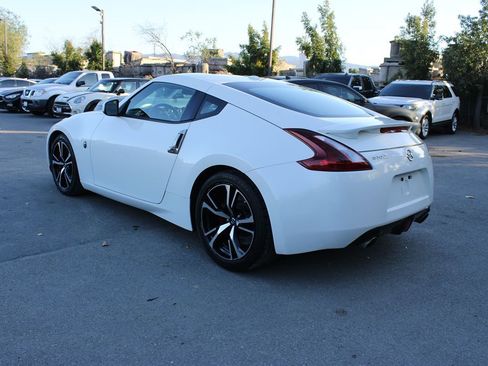 Used 2018 Nissan 370Z Coupe RWD image 6