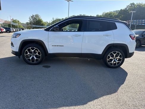 Used 2025 Jeep Compass Limited AWD/4WD image 8