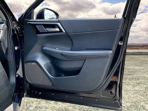 Used 2025 Mitsubishi Outlander SE FWD image 29
