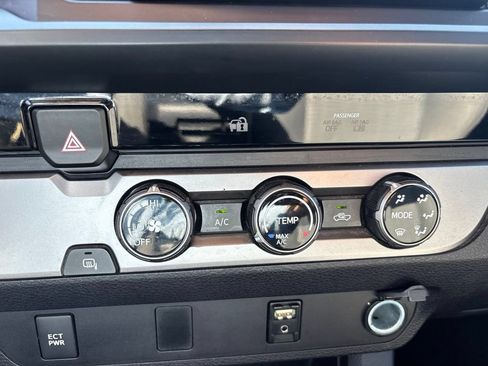 Used 2016 Toyota Tacoma SR RWD image 20