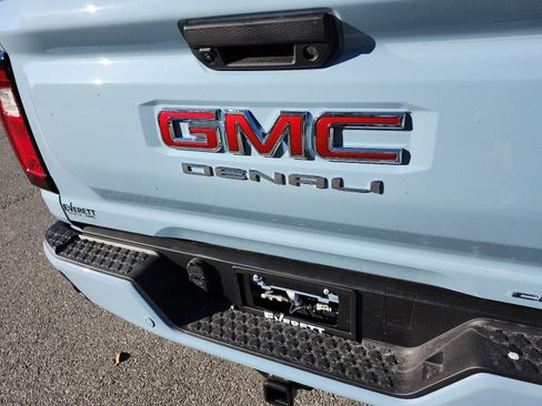 New 2026 GMC Canyon Denali image 4