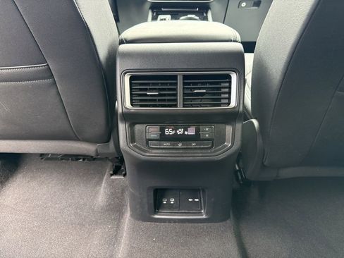 Used 2025 Volkswagen Atlas SE FWD image 22