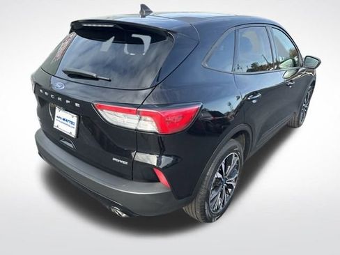 Used 2022 Ford Escape SE w/ SE Sport Appearance Package image 7