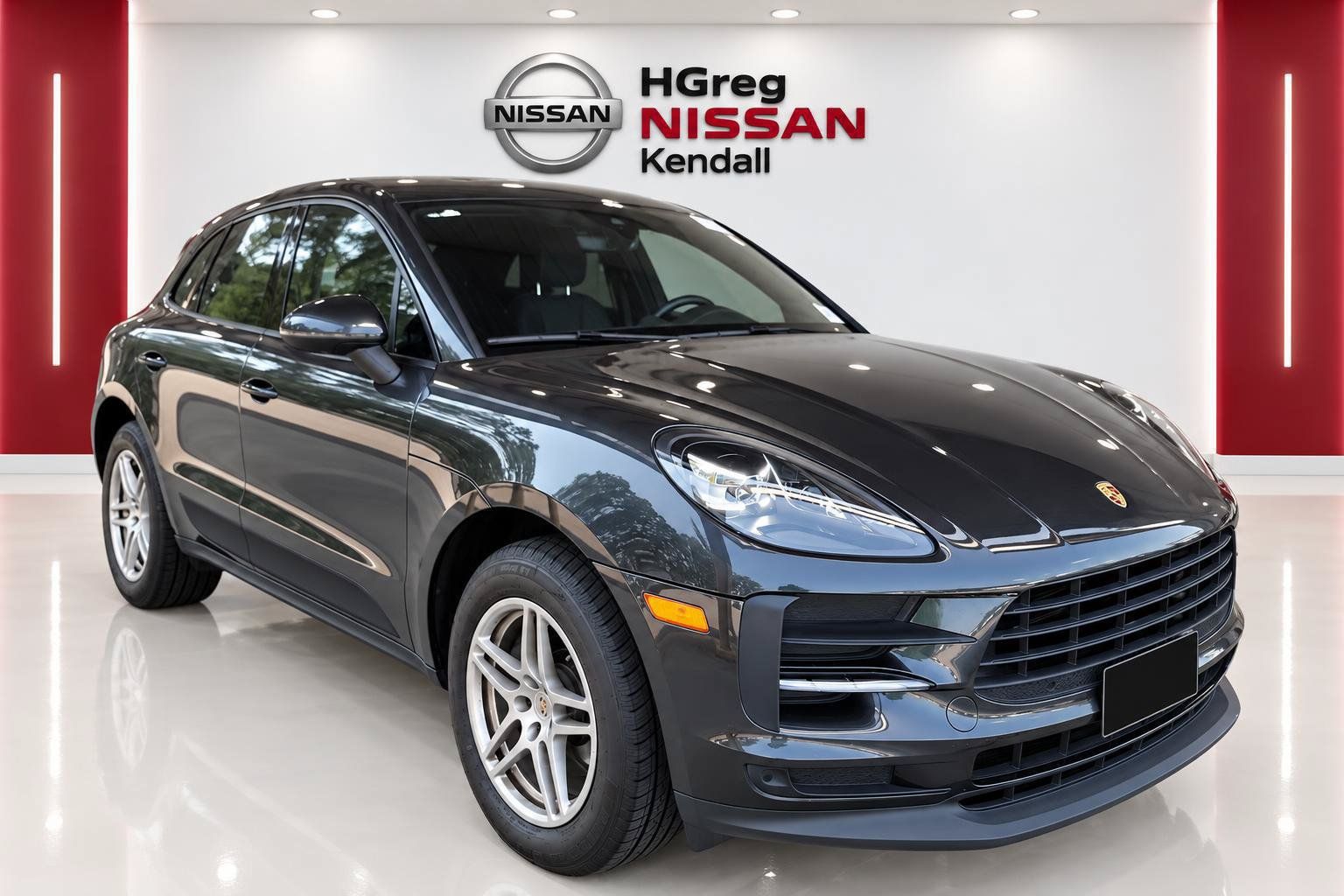 Used 2020 Porsche Macan AWD/4WD image 3