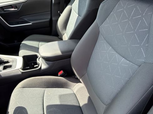 Used 2025 Toyota RAV4 XLE AWD/4WD image 9