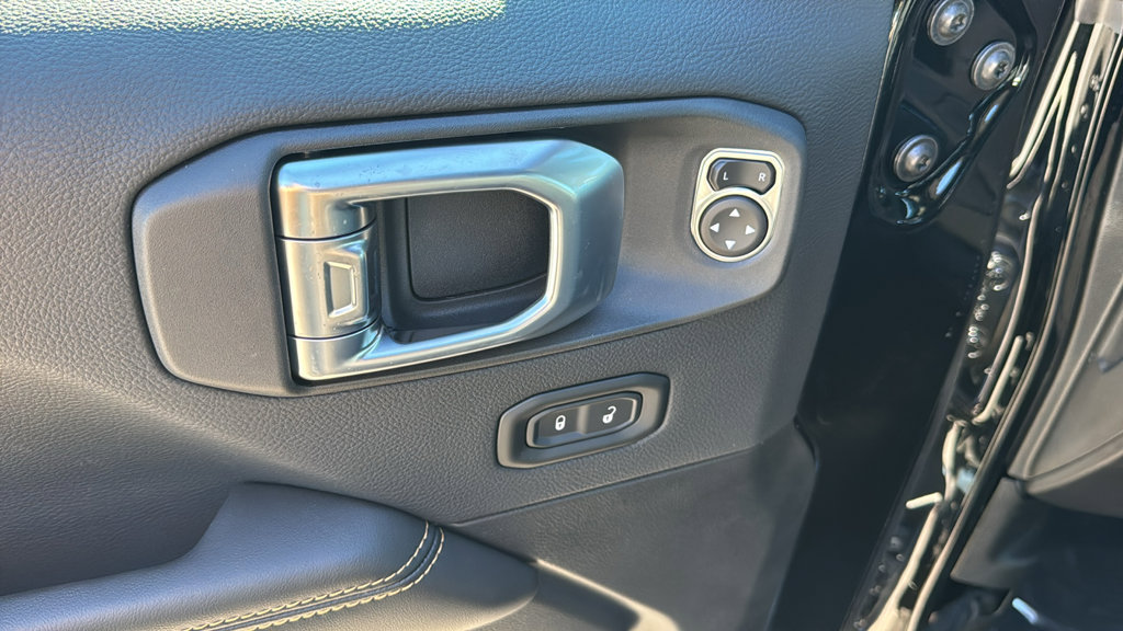 New 2027 Jeep Wrangler Unlimited Sahara AWD/4WD image 11