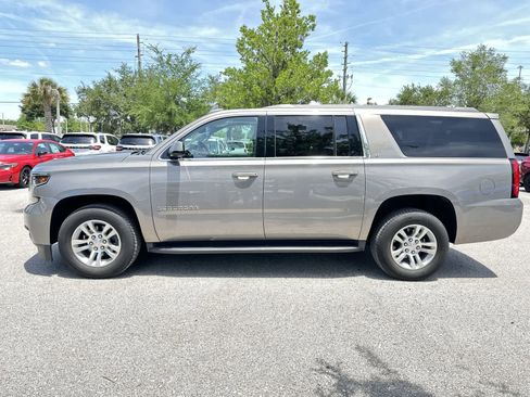 Used 2017 Chevrolet Suburban LT w/ Luxury Package AWD/4WD image 3