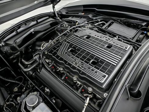 Used 2018 Chevrolet Corvette Z06 RWD image 16