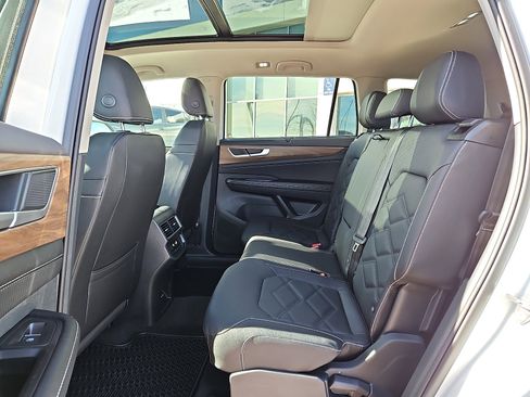 New 2026 Volkswagen Atlas SE image 11