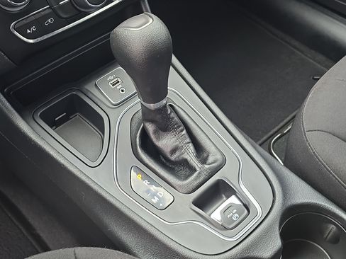 Used 2020 Jeep Cherokee Latitude image 27